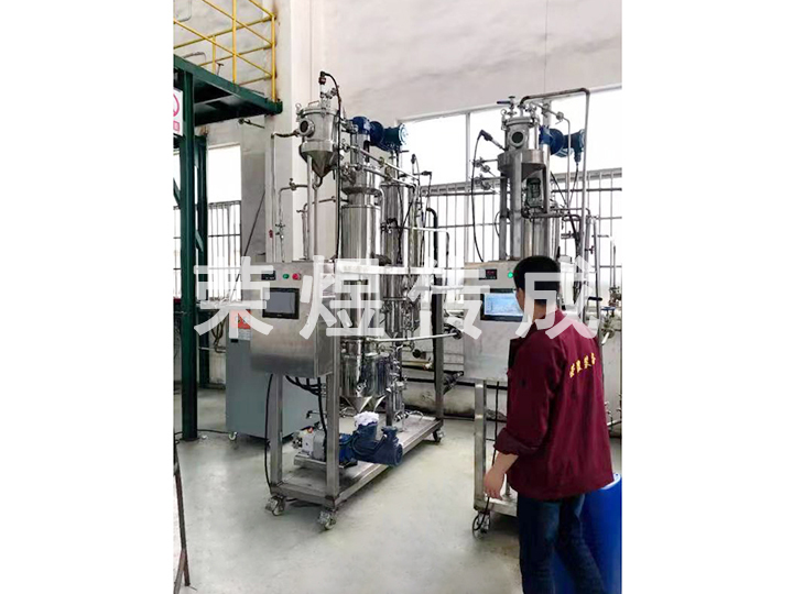 短程分(fēn)子蒸餾設備